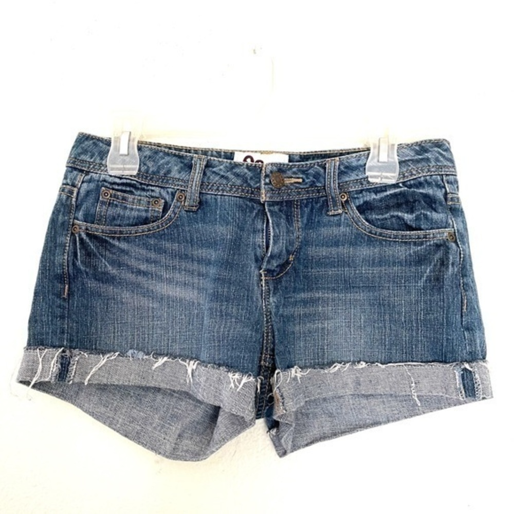 So distressed cut off denim jean shorts size 7